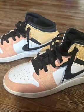 Nike Women’s/Kids High-Top Sneakers in Pink, Yellow & Black